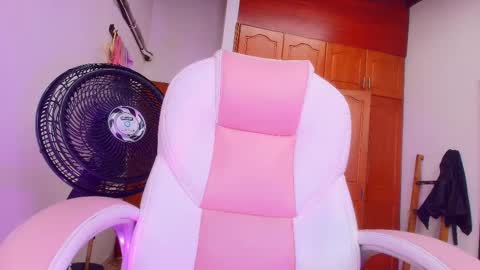 Snapshot of sharlott_kiss chatting on 03.04.25 Sharlott online show from 03.04.25