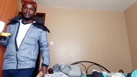 Snapshot of sharmly chatting on 12.04.24 Sharmly online show from 12.04.24