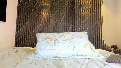 Snapshot of sharonttaylor chatting on 10.01.25 SHARON TAYLOR online show from 10.01.25