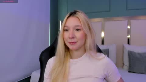 Snapshot of shatall_rouge chatting on 01.24.25 Shantall online show from 01.24.25