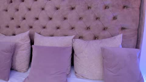 Snapshot of shatall_rouge chatting on 01.25.25 Shantall online show from 01.25.25