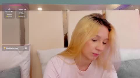 Snapshot of shatall_rouge chatting on 02.13.25 Shantall online show from 02.13.25