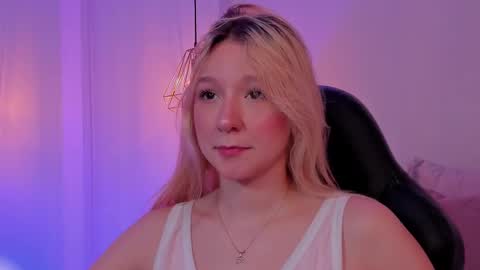 Snapshot of shatall_rouge chatting on 02.23.25 Shantall online show from 02.23.25