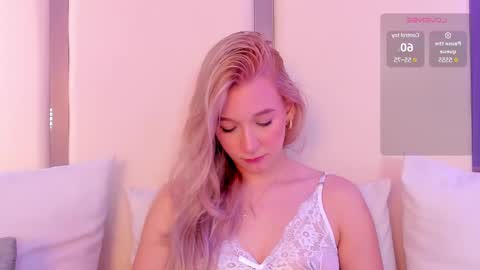 Snapshot of shatall_rouge chatting on 03.06.25 Shantall online show from 03.06.25