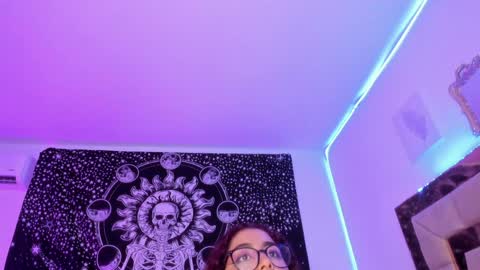 Snapshot of sheeylaroee chatting on 12.21.24 Heidy online show from 12.21.24