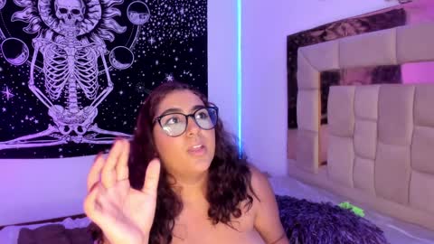 Snapshot of sheeylaroee chatting on 01.16.25 Heidy online show from 01.16.25