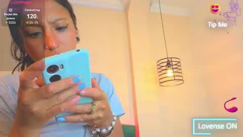 Snapshot of sheilly_brown chatting on 06.15.26 sheilly_brown online show from 06.15.26