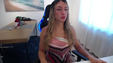 Snapshot of shellsy_hans chatting on 01.06.25 Shellsy H online show from 01.06.25