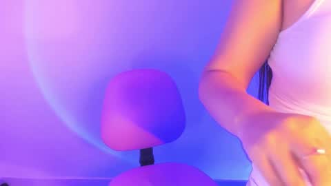 Snapshot of shelly_rohades chatting on 10.15.25 online show from 10.15.25