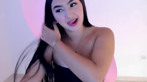 Snapshot of shelly_rohades chatting on 10.26.25 online show from 10.26.25