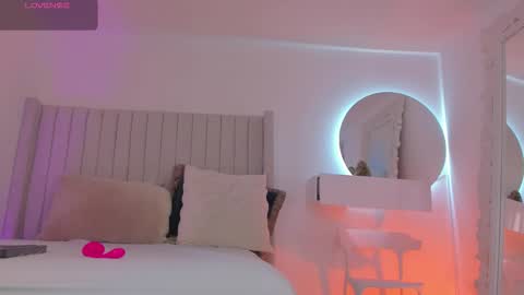 shelynna_azzul online show from 11.27.25