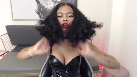 Snapshot of shenna_brunette_ chatting on 12.09.24 Shenna online show from 12.09.24