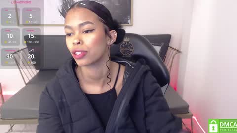 Snapshot of shenna_brunette_ chatting on 02.01.25 Shenna online show from 02.01.25