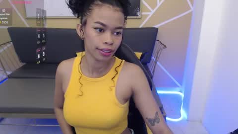 Snapshot of shenna_brunette_ chatting on 03.12.25 Shenna online show from 03.12.25