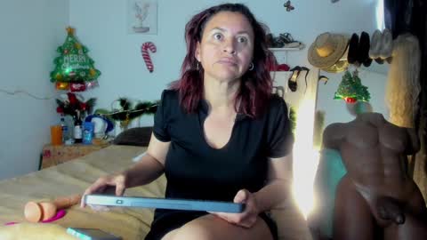 Snapshot of sherahade chatting on 12.29.24 shera hade online show from 12.29.24