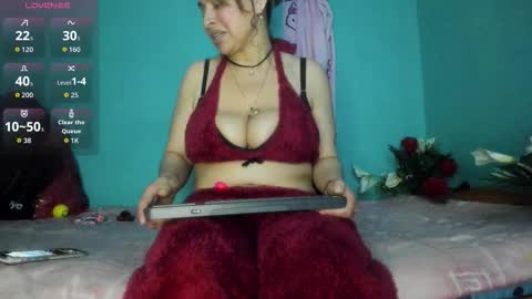 Snapshot of sherahade chatting on 11.28.25 shera hade online show from 11.28.25