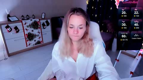 Snapshot of sherill_brill chatting on 12.28.24 Sheril online show from 12.28.24