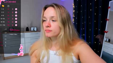 Snapshot of sherill_brill chatting on 03.06.25 Sheril online show from 03.06.25