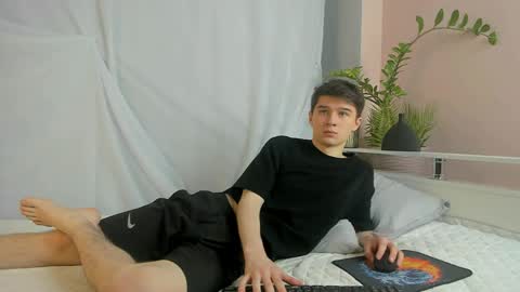 Max online show from 04.15.26