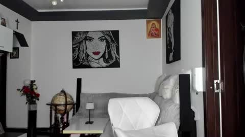 Snapshot of sherlylov chatting on 10.23.25 Edaline online show from 10.23.25