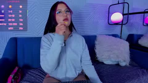 Snapshot of sherydan_love chatting on 02.11.25 mia online show from 02.11.25