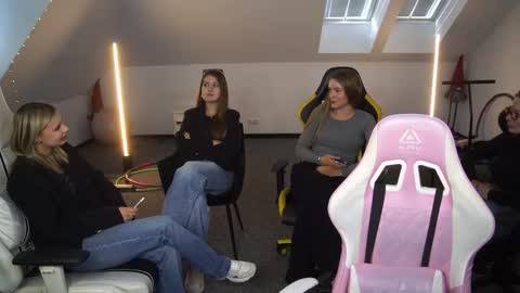 Snapshot of sheryl_elegance chatting on 09.26.25 Sheryl online show from 09.26.25