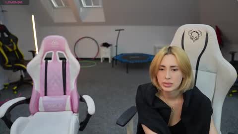 Snapshot of sheryl_elegance chatting on 11.28.25 Sheryl online show from 11.28.25