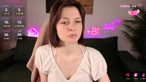 Snapshot of shine_vivi chatting on 11.15.25 Vivi online show from 11.15.25