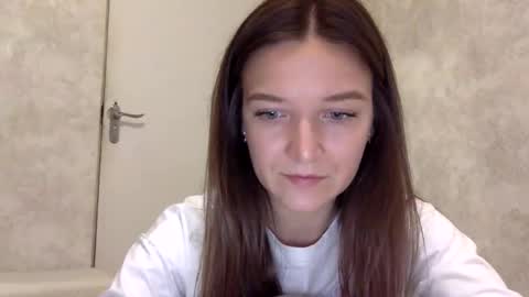 Snapshot of shining_pearl chatting on 10.08.25 Jesica online show from 10.08.25