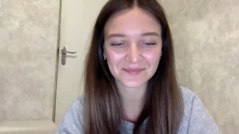 Snapshot of shining_pearl chatting on 10.14.25 Jesica online show from 10.14.25