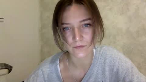 Snapshot of shining_pearl chatting on 10.30.25 Jesica online show from 10.30.25