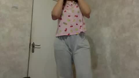 Snapshot of shining_pearl chatting on 11.06.25 Jesica online show from 11.06.25