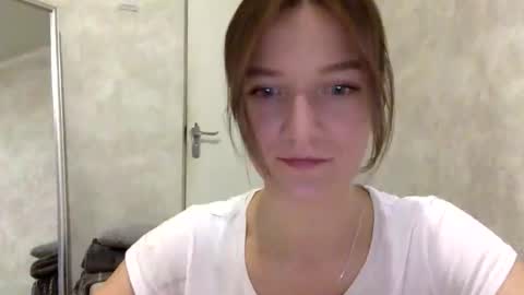 Snapshot of shining_pearl chatting on 11.11.25 Jesica online show from 11.11.25