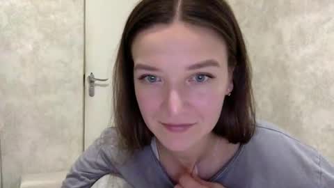 Snapshot of shining_pearl chatting on 11.20.25 Jesica online show from 11.20.25