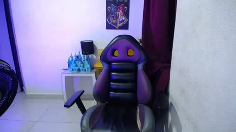 Snapshot of shining_star69 chatting on 09.28.25 shining_star69 online show from 09.28.25