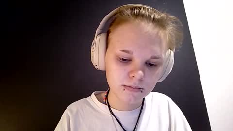 Snapshot of shinpestano chatting on 02.03.26 Emma online show from 02.03.26