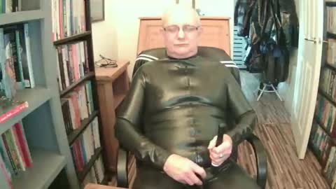 Snapshot of shinygary chatting on 02.08.26 Shiny Gary online show from 02.08.26