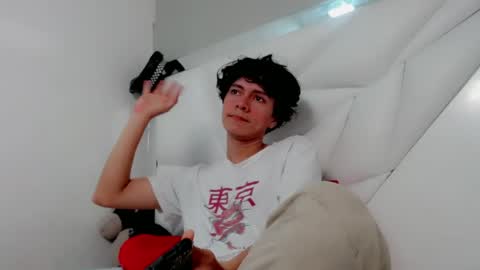 Snapshot of shirowitheb chatting on 04.11.26 SHIRO online show from 04.11.26