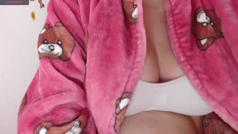 Snapshot of shopiagarcia_ chatting on 01.20.25 lamai online show from 01.20.25