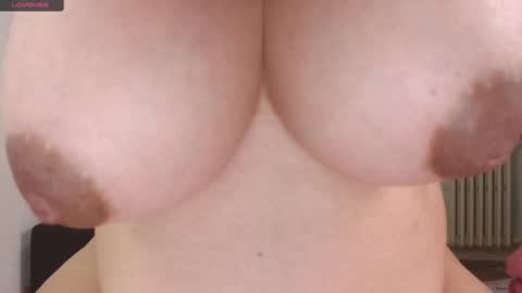 Snapshot of shopiagarcia_ chatting on 03.12.25 lamai online show from 03.12.25