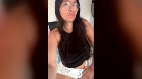 Snapshot of shopiagarcia_ chatting on 12.15.25 lamai online show from 12.15.25