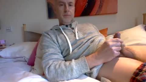 Snapshot of shosting chatting on 01.10.25 JJ online show from 01.10.25