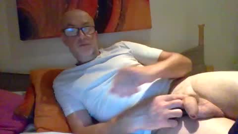 Snapshot of shosting chatting on 09.14.25 JJ online show from 09.14.25