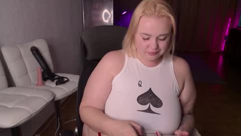 Snapshot of showmebbw chatting on 11.21.25 Mimi online show from 11.21.25