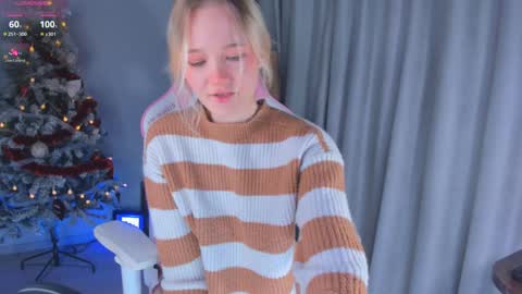 Snapshot of showmejenny chatting on 12.08.24 jennywoody online show from 12.08.24