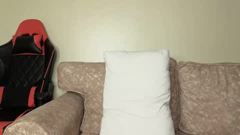 Snapshot of shugacubee chatting on 03.16.26 EVA online show from 03.16.26