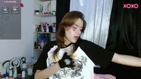 Snapshot of shun_sun chatting on 02.10.25 Shun White online show from 02.10.25