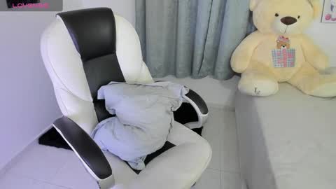 Snapshot of shy_angel4 chatting on 12.28.24 Nahomy online show from 12.28.24