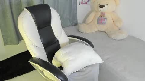 Snapshot of shy_angel4 chatting on 03.12.25 Nahomy online show from 03.12.25