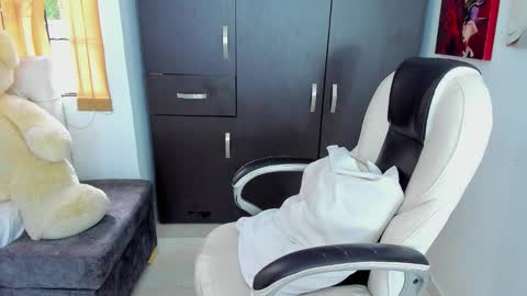 Snapshot of shy_angel4 chatting on 02.23.26 Nahomy online show from 02.23.26